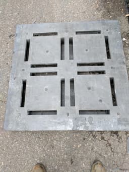 Plastic Pallets For Sale: Used 43x43 stackable plastic pallets NC In - image 1 Plastic Pallets For Sale: Used 43x43 stackable plastic pallets NC In - image 1