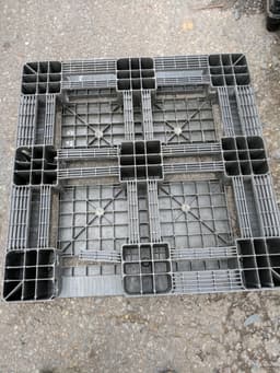 Plastic Pallets For Sale: Used 43x43 stackable plastic pallets NC In - image 2 Plastic Pallets For Sale: Used 43x43 stackable plastic pallets NC In - image 2