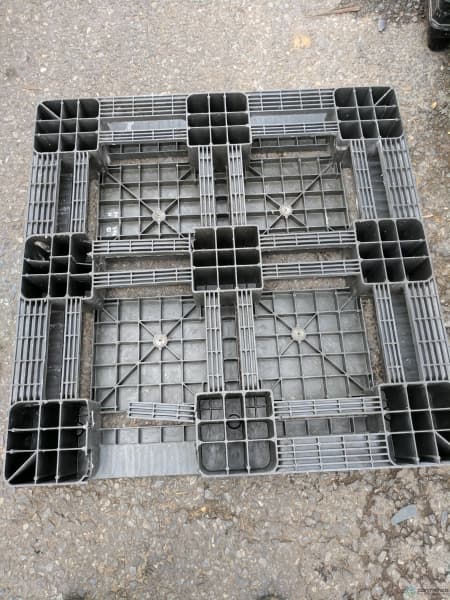 Plastic Pallets For Sale: Used 43x43 stackable plastic pallets NC In - image 2 Plastic Pallets For Sale: Used 43x43 stackable plastic pallets NC In - image 2