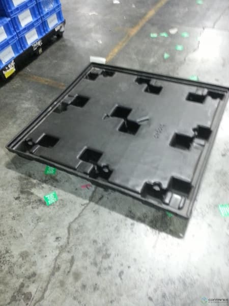 Plastic Pallets For Wanted: 48X45 Nestable Black Mirror Image Pallets - image 1 Plastic Pallets For Wanted: 48X45 Nestable Black Mirror Image Pallets - image 1