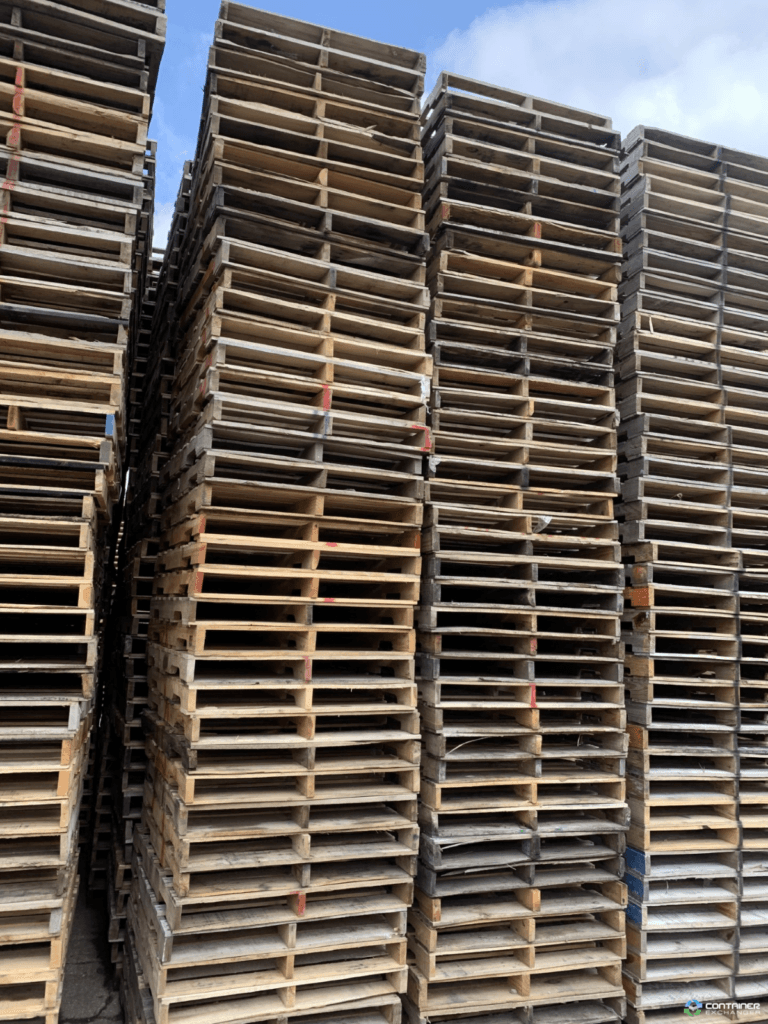 What Are the Differences Between Wood Pallets &amp; Skids?  - Container Exchanger
