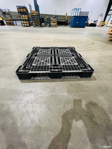 Plastic Pallets For Sale: One-time Used 43x43x5-6 Heavy Duty Stackable Plastic Pallets Ontario In Ontario - image  3
