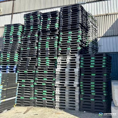 Plastic Pallets For Sale: Used 56x44x4-5 Heavy Duty Plastic Pallets Ontario In Quebec - image  1