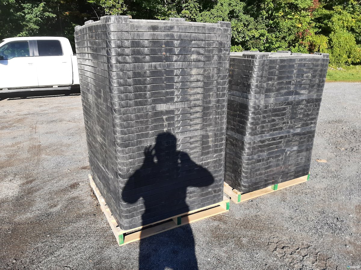 Pallet Containers For Sale: Like New 48x40 ROPAK Lids In Quebec - image  2