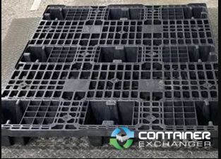 Plastic Pallets For Sale: Used 47.5x37.5x6 Black Nestable Plastic Pallets In Indiana - image  1