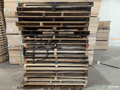 Wood Pallets For Sale: Refurbished 42x42x4.5-5 Wood Pallets Ontario In Ontario - image  1