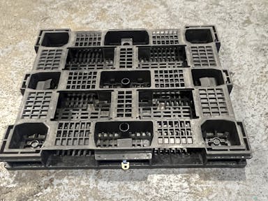 Plastic Pallets For Sale: Refurbished 57x48x5.5 Heavy Duty Plastic Pallets Ontario In Ontario - image  3