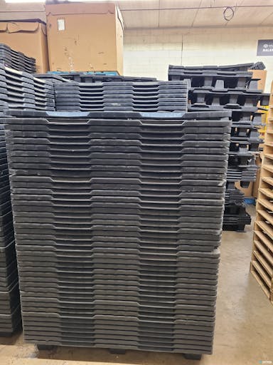 Plastic Pallets For Sale: Used 48x40 Nestable Plastic Pallets New York In Illinois - image  3