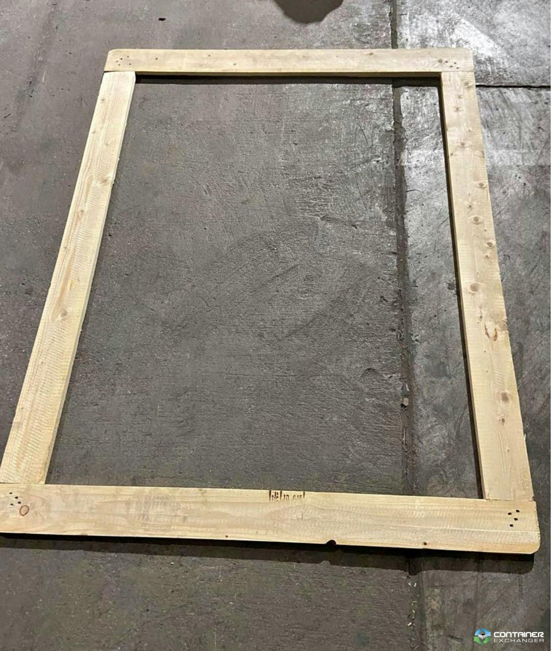 Plastic Pallets For Sale: Used 44x56x1 Plastic and Wood Top Frames Ontario In Quebec - image  3