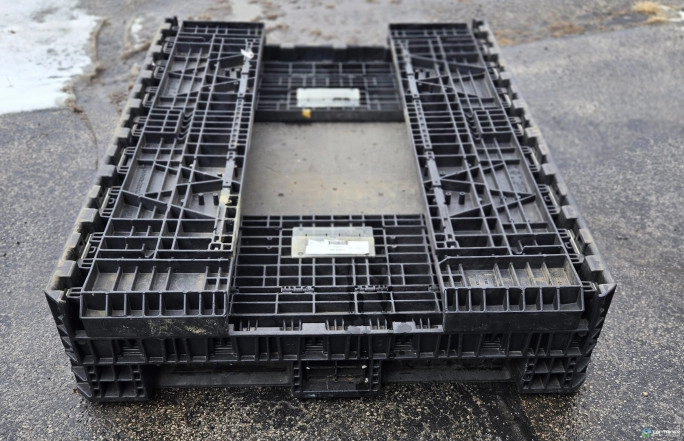 Pallet Containers For Sale: Refurbished 64x48x25 Collapsible Plastic Container with 2 Drop Door Ohio In Ohio - image 2 Pallet Containers For Sale: Refurbished 64x48x25 Collapsible Plastic Container with 2 Drop Door Ohio In Ohio - image 2