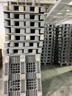 Plastic Pallets For Sale: Used 48x40 Heavy Duty Plastic Pallets Mixed colors Massachusetts In Massachusetts - image 3 Plastic Pallets For Sale: Used 48x40 Heavy Duty Plastic Pallets Mixed colors Massachusetts In Massachusetts - image 3