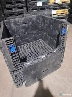 Pallet Containers For Sale: Used 45x48x42 2 Hatch Bulk Containers Indiana In Indiana - image 2 Pallet Containers For Sale: Used 45x48x42 2 Hatch Bulk Containers Indiana In Indiana - image 2