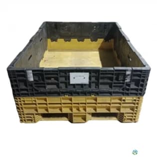 Pallet Containers For Sale: Used 64.5x48x25 Collapsible 2 Hatch Bulk Containers Indiana In Indiana - image 1 Pallet Containers For Sale: Used 64.5x48x25 Collapsible 2 Hatch Bulk Containers Indiana In Indiana - image 1