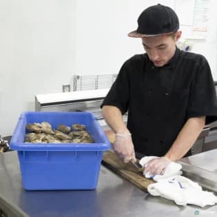 Food Totes & Trays For Sale: New 25x16x9Jumbo Lug Cross Stack and Nest Container Ontario In Ontario - image 3 Food Totes & Trays For Sale: New 25x16x9Jumbo Lug Cross Stack and Nest Container Ontario In Ontario - image 3