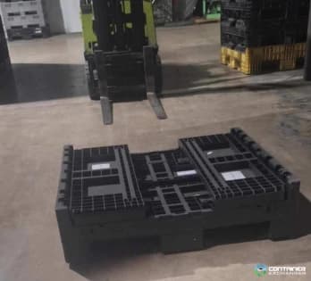 Pallet Containers For Sale: Refurbished 44.5x48x27 Collapsible Bulk Containers with Drop Doors Indiana In Indiana - image 3 Pallet Containers For Sale: Refurbished 44.5x48x27 Collapsible Bulk Containers with Drop Doors Indiana In Indiana - image 3