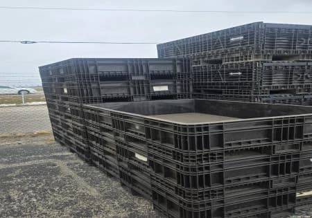Pallet Containers For Sale: Used 64x48x19 Fixed Wall Bulk Container Ohio In Ohio - image 3 Pallet Containers For Sale: Used 64x48x19 Fixed Wall Bulk Container Ohio In Ohio - image 3