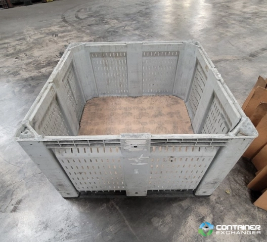 Pallet Containers For Sale: Used 48x48x28 Rigid Vented Bulk Containers In Wisconsin - image 2 Pallet Containers For Sale: Used 48x48x28 Rigid Vented Bulk Containers In Wisconsin - image 2