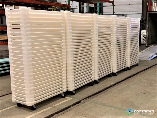 Food Totes & Trays For Sale: NEW 30.75x16.25x2.5 Self-Stacking Ventilated Plastic Tray with Vented Bottom- White Pennsylvania In Pennsylvania - image 3 Food Totes & Trays For Sale: NEW 30.75x16.25x2.5 Self-Stacking Ventilated Plastic Tray with Vented Bottom- White Pennsylvania In Pennsylvania - image 3