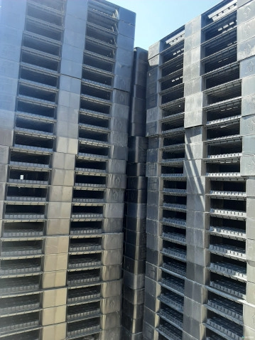 Plastic Pallets For Sale: Used 43x43x5 Thick Bottom Plastic Pallets Quebec In Quebec - image 3 Plastic Pallets For Sale: Used 43x43x5 Thick Bottom Plastic Pallets Quebec In Quebec - image 3