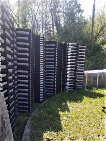 Plastic Pallets For Sale: Used 44x48x5 Medium Duty Plastic Pallets with Seatbelts Georgia In Georgia - image 3 Plastic Pallets For Sale: Used 44x48x5 Medium Duty Plastic Pallets with Seatbelts Georgia In Georgia - image 3