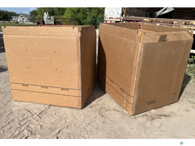 Gaylord Boxes For Sale: Used 44x36x39.5 3 Wall Rectangular Gaylord Box with locking lid Texas In Texas - image 3 Gaylord Boxes For Sale: Used 44x36x39.5 3 Wall Rectangular Gaylord Box with locking lid Texas In Texas - image 3