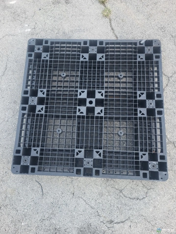 Plastic Pallets For Sale: Used 43.5x43.5x6 Plastic Pallets Light Duty Ohio In Ohio - image 2 Plastic Pallets For Sale: Used 43.5x43.5x6 Plastic Pallets Light Duty Ohio In Ohio - image 2