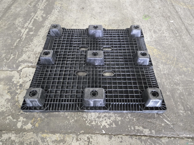 Plastic Pallets For Sale: Used 45x48x4 9 Leg Nesting Plastic Pallets Ohio In Ohio - image 2 Plastic Pallets For Sale: Used 45x48x4 9 Leg Nesting Plastic Pallets Ohio In Ohio - image 2
