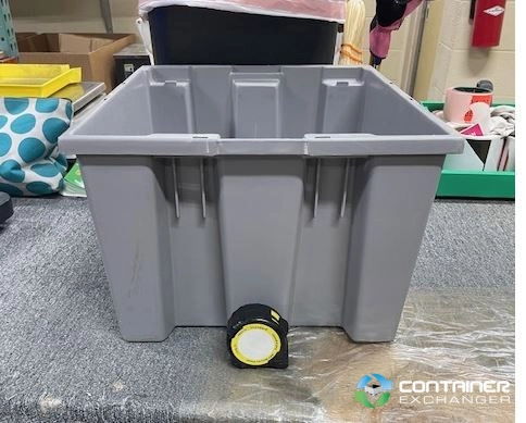 Stack & Nest Totes For Sale: Used 19.5x15.5x10 Stack & Nest Container Indiana In Indiana - image 2 Stack & Nest Totes For Sale: Used 19.5x15.5x10 Stack & Nest Container Indiana In Indiana - image 2