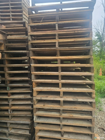 Wood Pallets For Sale: Used 36x36x5 Wood Pallets Illinois In Illinois - image 3 Wood Pallets For Sale: Used 36x36x5 Wood Pallets Illinois In Illinois - image 3