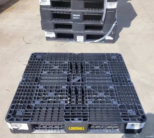 Plastic Pallets For Sale: Used 43x43x5 Plastic Pallets Kentucky In Kentucky - image 2 Plastic Pallets For Sale: Used 43x43x5 Plastic Pallets Kentucky In Kentucky - image 2