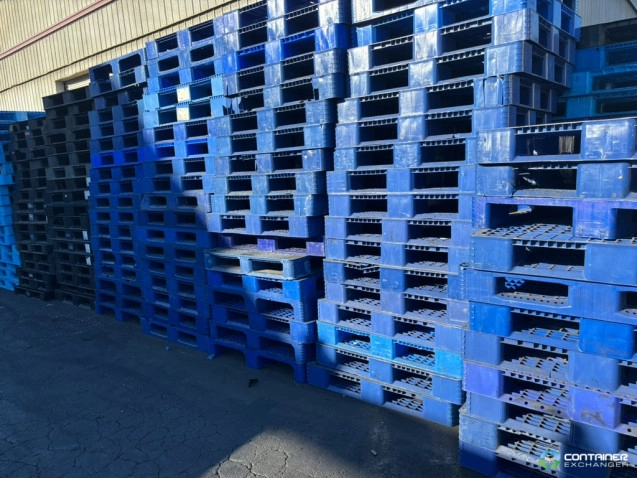 Plastic Pallets For Sale: Used 43x43 Plastic Pallets California In California - image 1 Plastic Pallets For Sale: Used 43x43 Plastic Pallets California In California - image 1