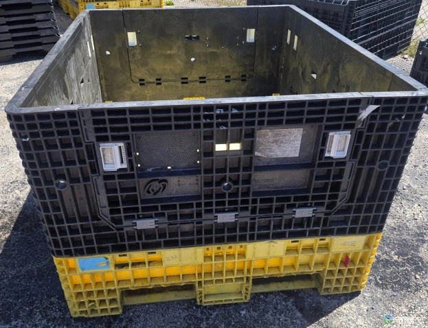 Pallet Containers For Sale: Mixed Color Reconditioned 56x48x34 (2) Drop Doors In Ohio - image 2 Pallet Containers For Sale: Mixed Color Reconditioned 56x48x34 (2) Drop Doors In Ohio - image 2