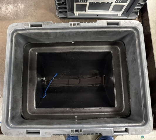 Stack & Nest Totes For Sale: Used 15x12x9.5 Stack and Nest Totes Indiana In Indiana - image 2 Stack & Nest Totes For Sale: Used 15x12x9.5 Stack and Nest Totes Indiana In Indiana - image 2