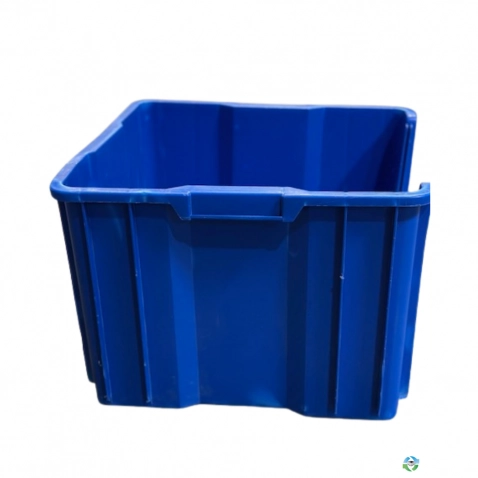 Stacking Totes For Sale: Used 17.5x16.5 x12.5 Giant Plastic Stackable Bins Utah In Utah - image 1 Stacking Totes For Sale: Used 17.5x16.5 x12.5 Giant Plastic Stackable Bins Utah In Utah - image 1