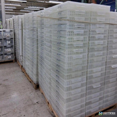 Stacking Totes For Sale: Used 17x14x11 Collapsible Clear Plastic Totes with Lids Ohio In Ohio - image 4 Stacking Totes For Sale: Used 17x14x11 Collapsible Clear Plastic Totes with Lids Ohio In Ohio - image 4