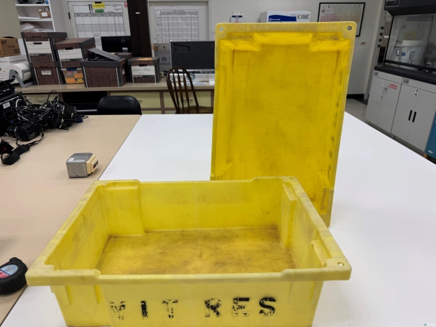 Stack & Nest Totes For Wanted: Non-ventilated harvest lugs - image 1 Stack & Nest Totes For Wanted: Non-ventilated harvest lugs - image 1