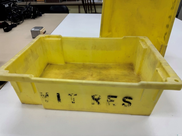 Stack & Nest Totes For Wanted: Non-ventilated harvest lugs - image 2 Stack & Nest Totes For Wanted: Non-ventilated harvest lugs - image 2