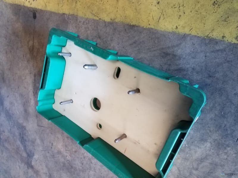 Stack & Nest Totes For Sale: 24x15x4 Stacking totes w/ removable inserts In Texas - image 1 Stack & Nest Totes For Sale: 24x15x4 Stacking totes w/ removable inserts In Texas - image 1