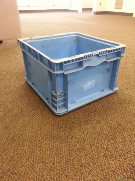 Stacking Totes For Sale: Used 16x15x9 Stacking Totes Blue In Ohio - image  1 Stacking Totes For Sale: Used 16x15x9 Stacking Totes Blue In Ohio - image  1
