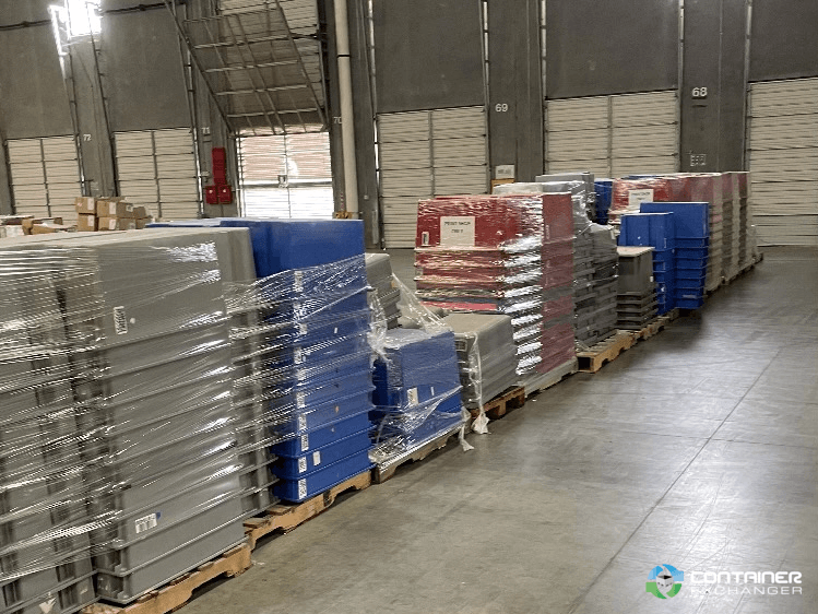 Stack & Nest Totes For Sale: Used 29.5x19.5x15 Quantum SNT300 Plastic Stack & Nest Totes In Texas - image 3 Stack & Nest Totes For Sale: Used 29.5x19.5x15 Quantum SNT300 Plastic Stack & Nest Totes In Texas - image 3