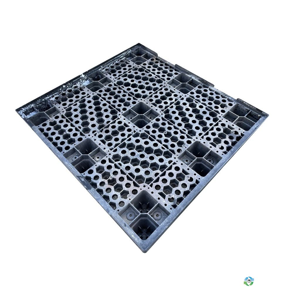 Stacking Totes For Sale: 1 Set of a Pallet Cap and Nesting Pallet In Ohio - image 1 Stacking Totes For Sale: 1 Set of a Pallet Cap and Nesting Pallet In Ohio - image 1