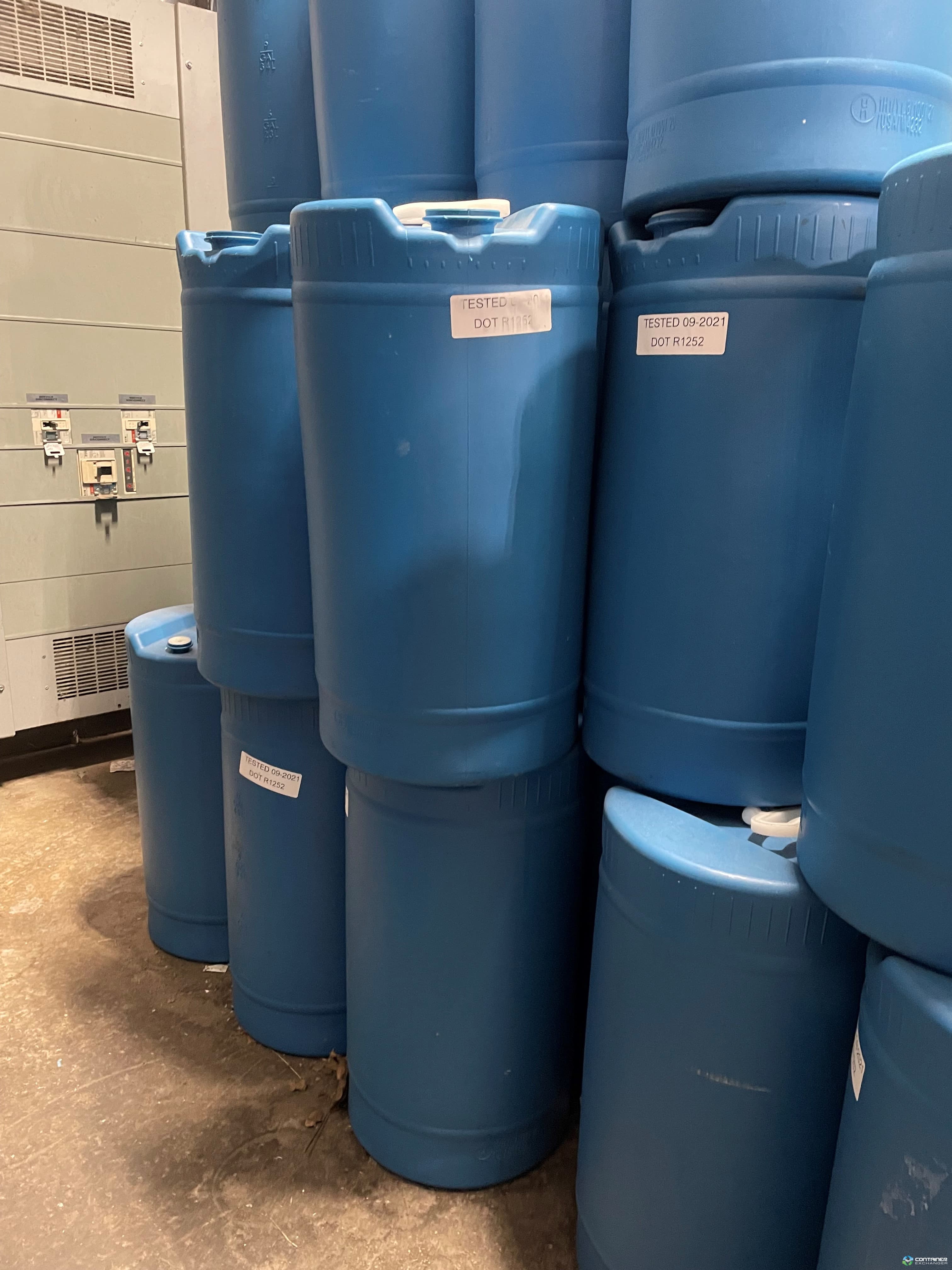 Drums For Sale: Used Blue Plastic 15 Gallon Drums with Handles - Closed Top Previous Non Food Grade In Tennessee - image 1 Drums For Sale: Used Blue Plastic 15 Gallon Drums with Handles - Closed Top Previous Non Food Grade In Tennessee - image 1
