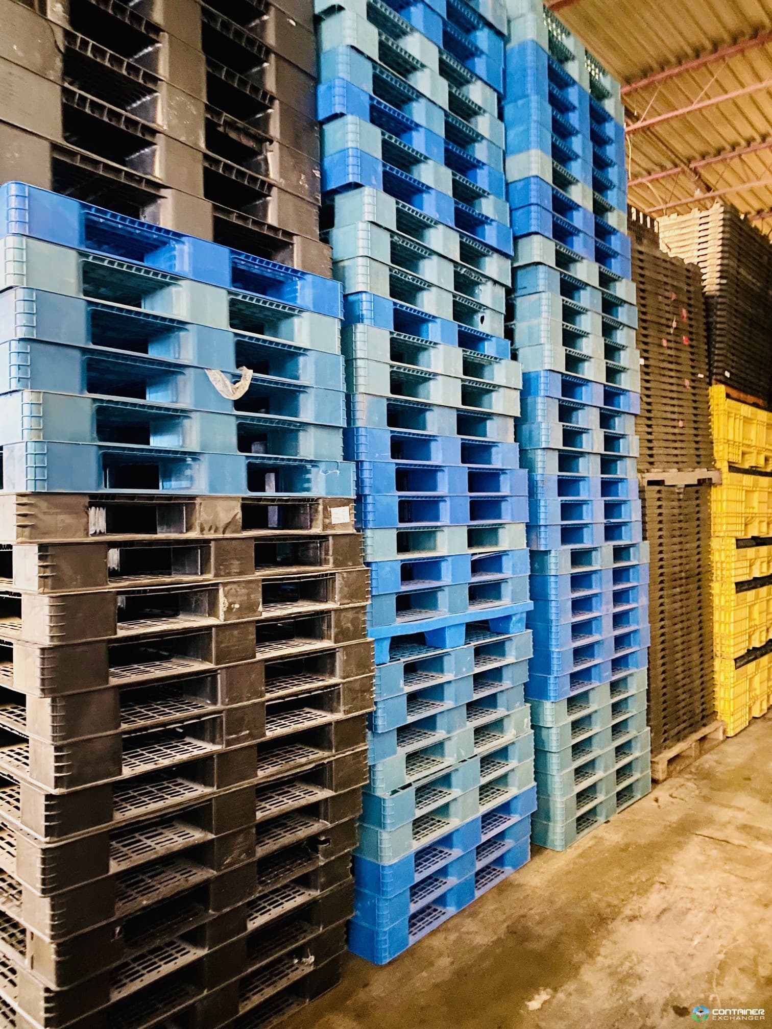 Plastic Pallets For Sale: One-time Used 43x43x5-6 Heavy Duty Stackable Plastic Pallets Ontario In Ontario - image  2 Plastic Pallets For Sale: One-time Used 43x43x5-6 Heavy Duty Stackable Plastic Pallets Ontario In Ontario - image  2