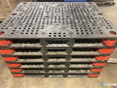 Plastic Pallets For Sale: Used 56x44x4-5 Heavy Duty Plastic Pallets Ontario In Ontario - image 1