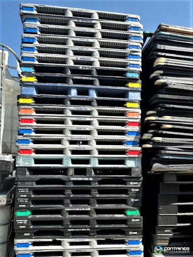 Plastic Pallets For Sale: Used 56x44x4-5 Heavy Duty Plastic Pallets Ontario In Ontario - image 2