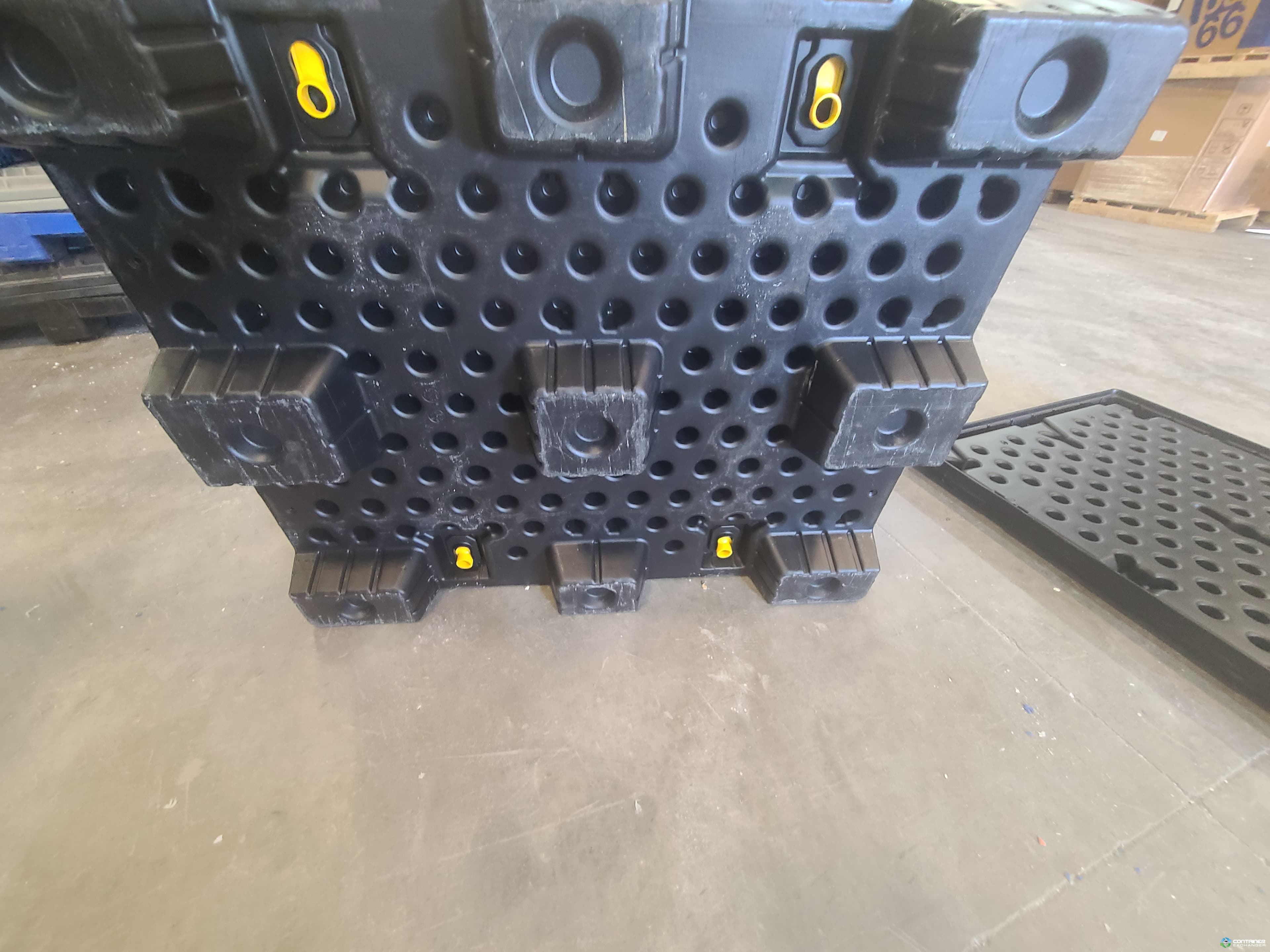Pallet Containers For Sale: Used 40x48x45 Collapsible Sleeve Packs In North Carolina - image  3 Pallet Containers For Sale: Used 40x48x45 Collapsible Sleeve Packs In North Carolina - image  3