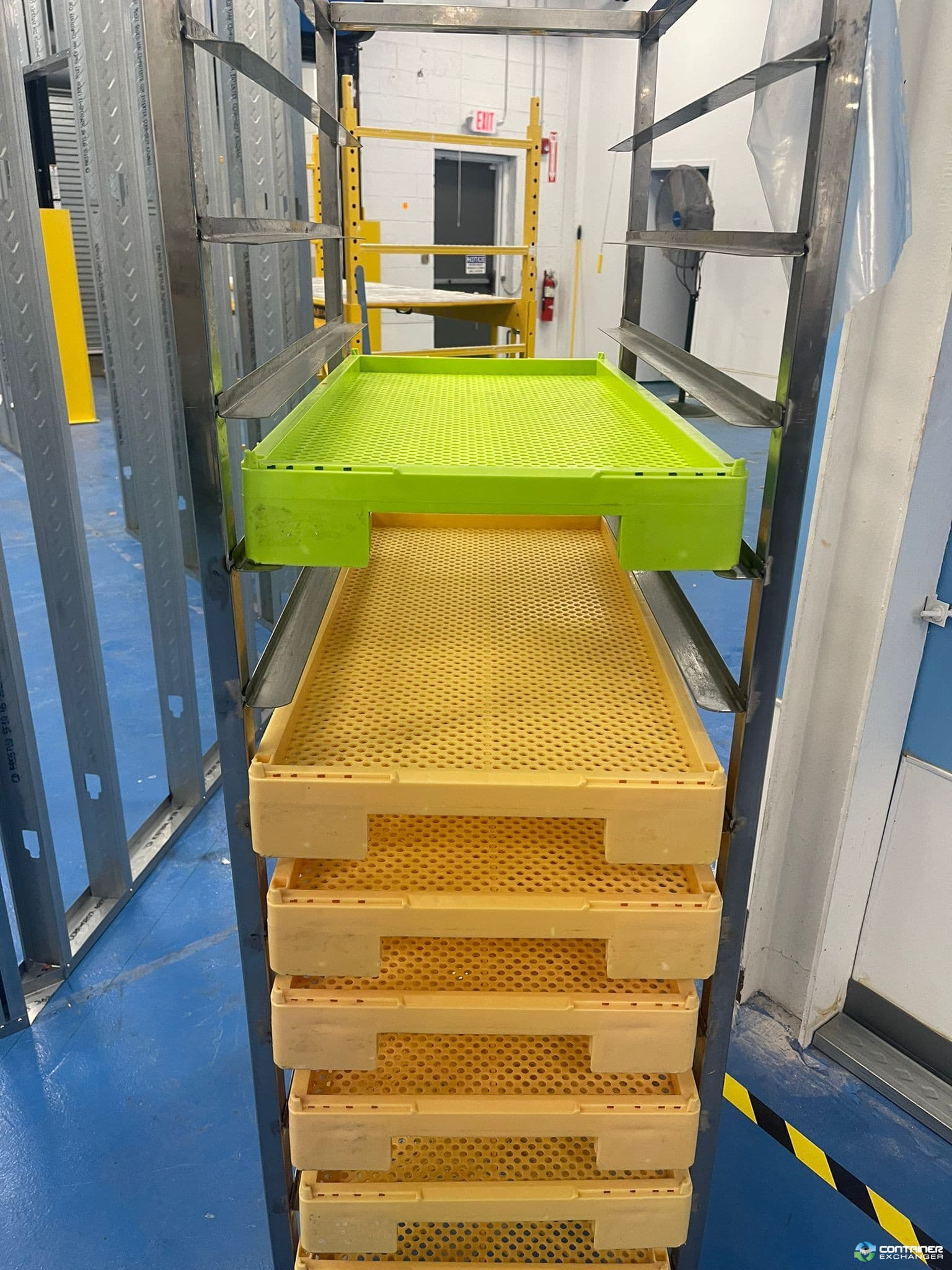 Food Totes & Trays For Sale: Used 29x19x2.25 Ventilated Plastic Trays with FREE Bakery Racks - New Jersey In New Jersey - image 2 Food Totes & Trays For Sale: Used 29x19x2.25 Ventilated Plastic Trays with FREE Bakery Racks - New Jersey In New Jersey - image 2