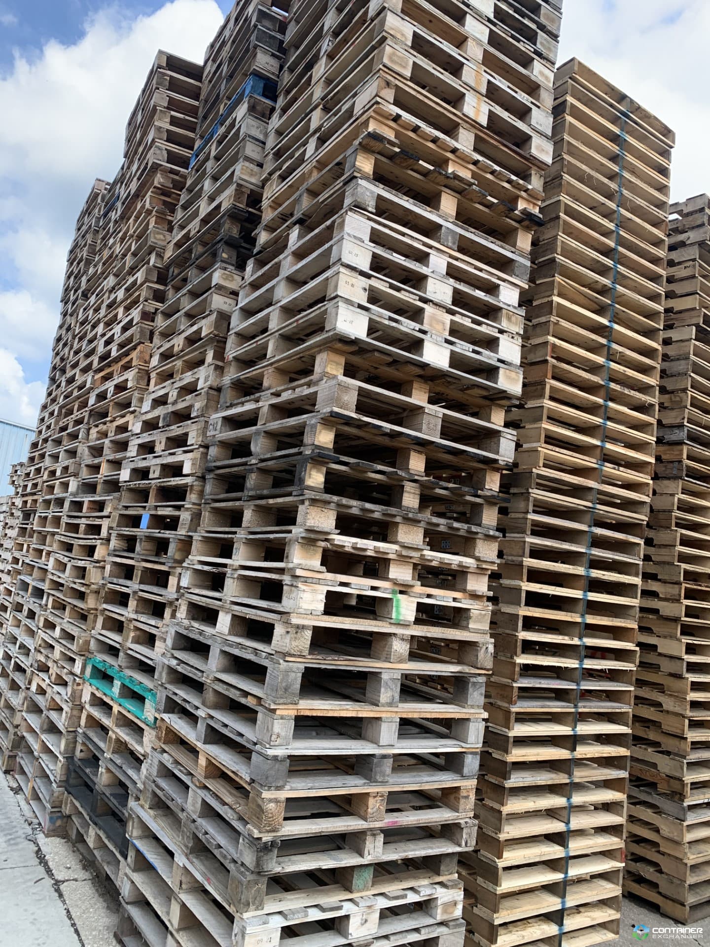 Wood Pallets For Sale: Used 48x40 Wood Pallets Ohio In Ohio - image 1 Wood Pallets For Sale: Used 48x40 Wood Pallets Ohio In Ohio - image 1