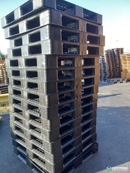 Plastic Pallets For Sale: Used 43x43x5.3 Stackable Medium Duty Plastic Pallets Missouri In Missouri - image  3 Plastic Pallets For Sale: Used 43x43x5.3 Stackable Medium Duty Plastic Pallets Missouri In Missouri - image  3