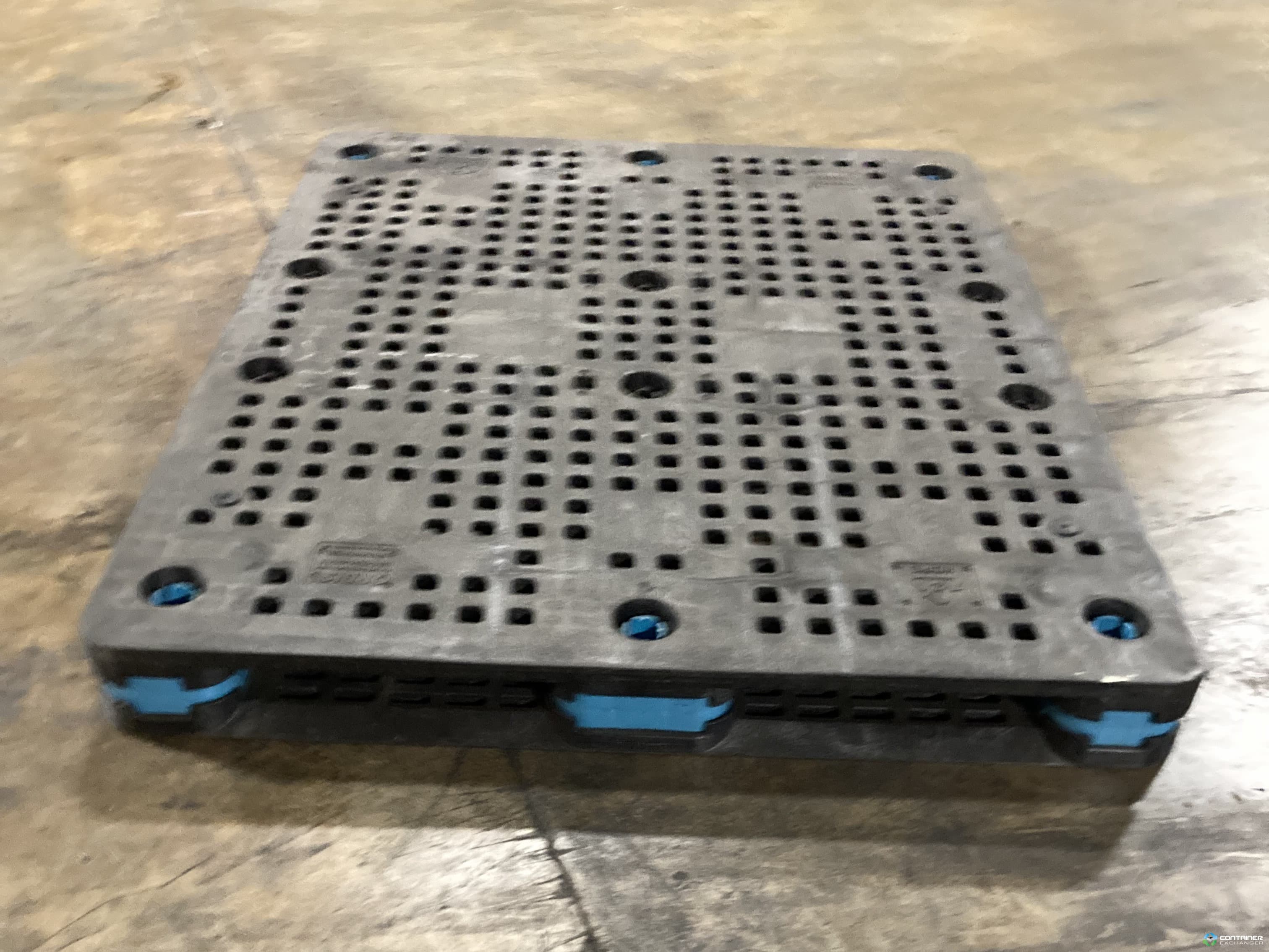 Plastic Pallets For Sale: Used 44x56x4.5 Heavy Duty Plastic Pallets Black South Carolina In South Carolina - image 2 Plastic Pallets For Sale: Used 44x56x4.5 Heavy Duty Plastic Pallets Black South Carolina In South Carolina - image 2